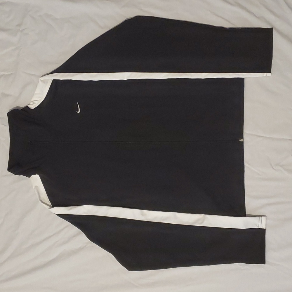 Light black Nike jacket in a women's medium